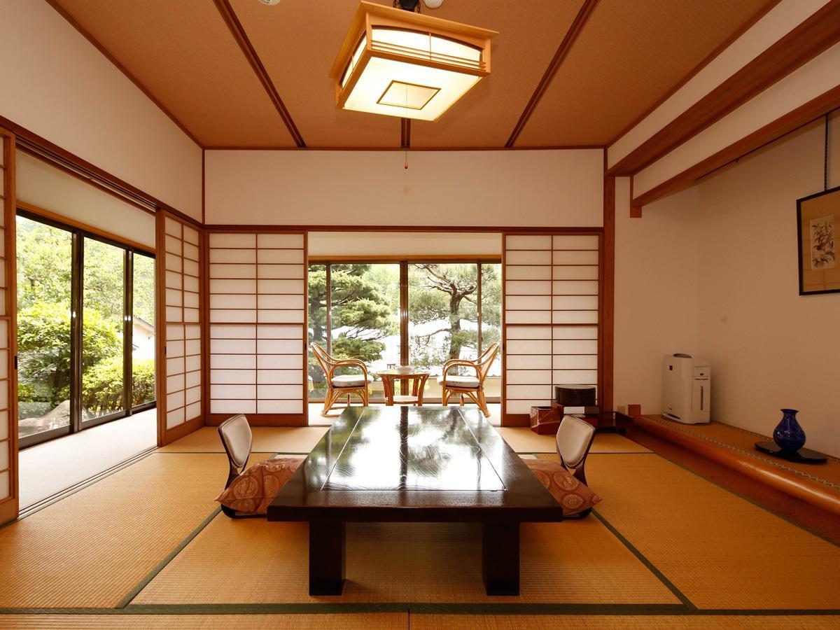 源泉掛け流しの宿albergo湯楽 Yugawara Exterior foto